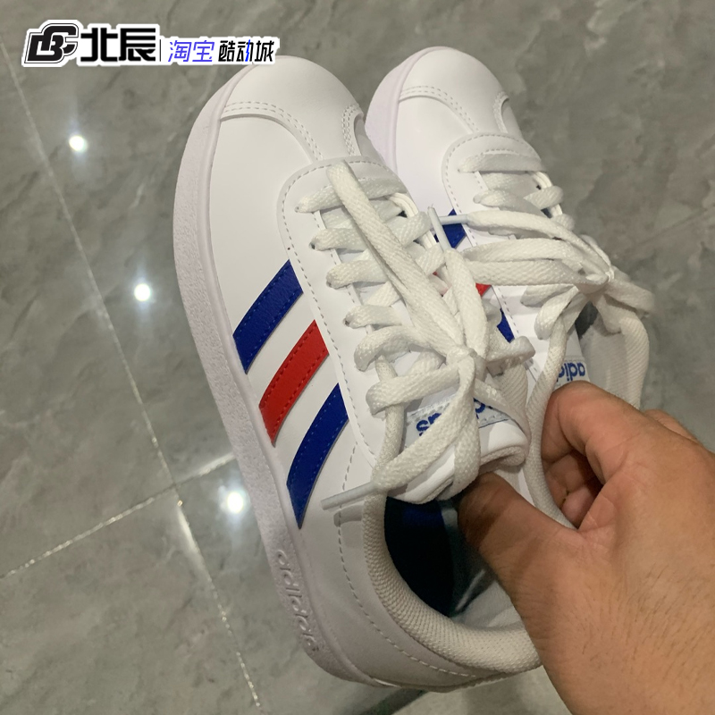 阿迪达斯儿童透气板鞋