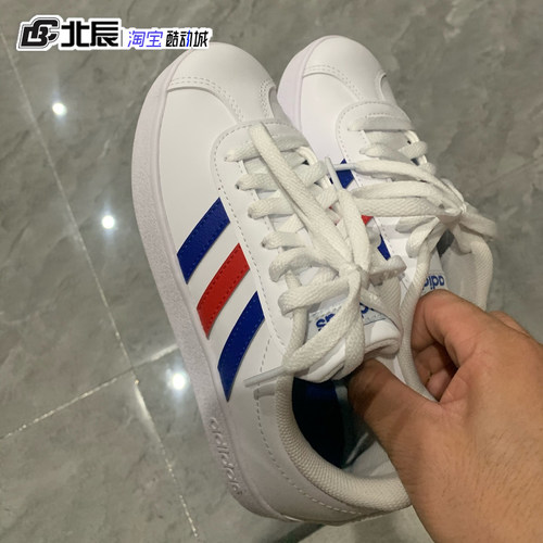 阿迪达斯儿童透气板鞋