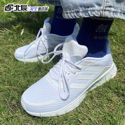 阿迪达斯网面轻便耐磨运动鞋