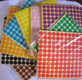 214红色不干胶 红色圆点贴纸 彩色圆点不干胶贴纸 圆点直径13MM