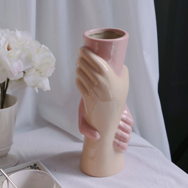 执子之手浪漫牵手人工彩绘陶瓷家居花瓶花器艺术摆件