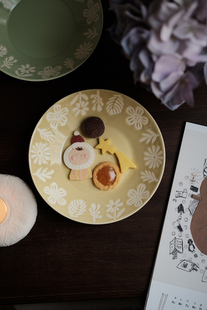 Lovely.日系春日气息磨砂花朵芝麻釉下彩日用7寸小深盘菜盘