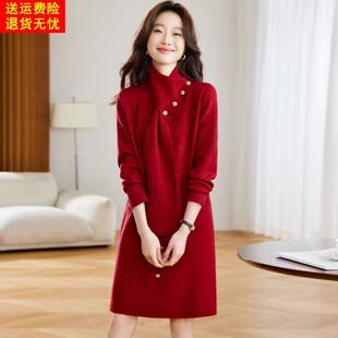 红色V领连衣裙女2025冬新款气质中长款配围巾软糯针织裙新年战袍
