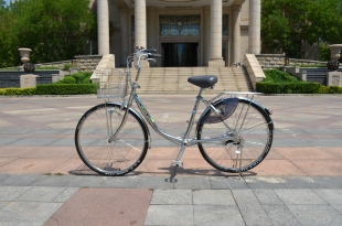 全新日本川崎26钢独弯无链条传动轴自行车内三速男女通用