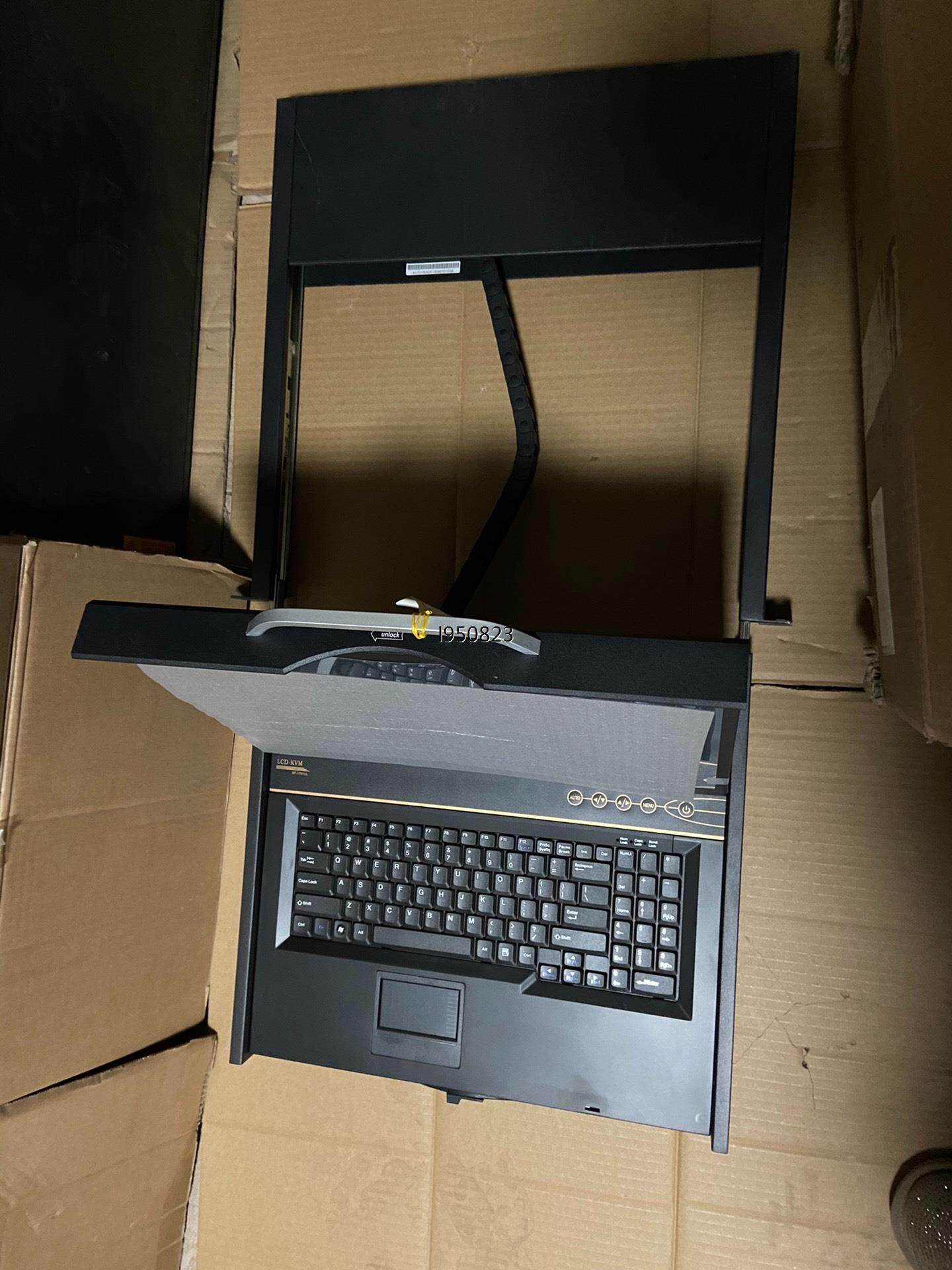 LCD-KVM SF-1701UF切换机，无插线无配件图片实【询价】