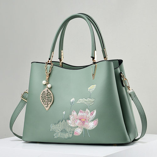 中国风时尚刺绣优雅斜挎包