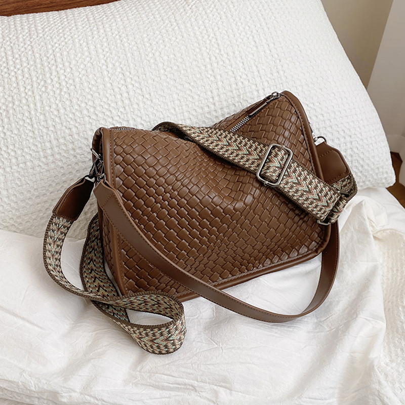 高级感时尚流行包包女2025新款秋冬百搭大容量休闲女士单肩斜挎包