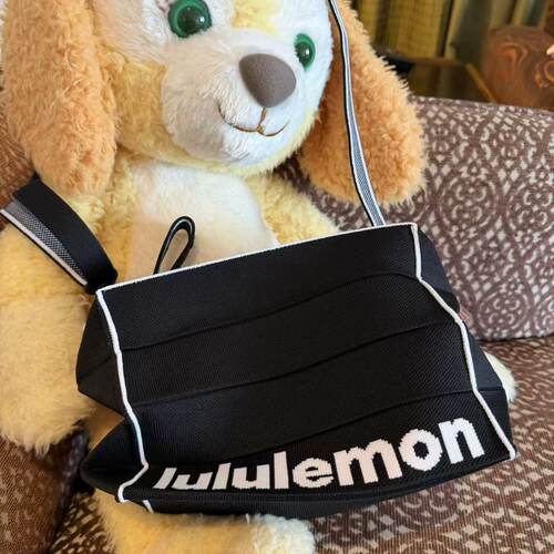lululemon fold it hold it crossbody 可折叠背包 斜挎包