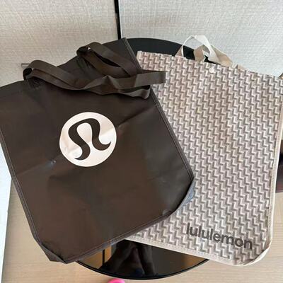 lululemon 购物袋  颜色随机发放