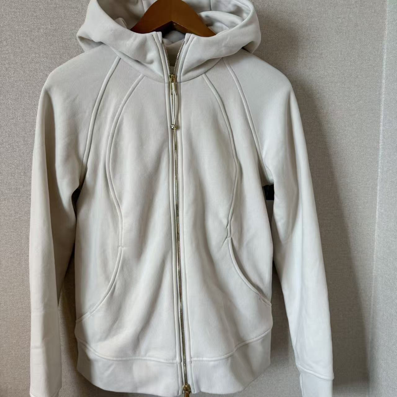 lululemon经典款连帽加绒外套