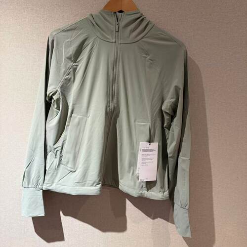lululemon lightweight stretch UVP jacket 女士防晒外套