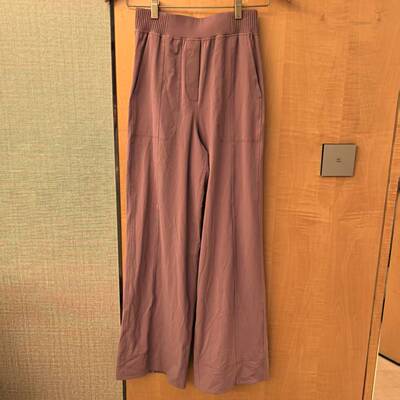 lululemon stretch woven 女士高腰阔腿裤 后侧开口