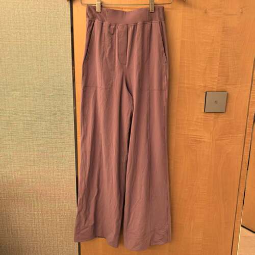 lululemon stretch woven 女士高腰阔腿裤 后侧开口