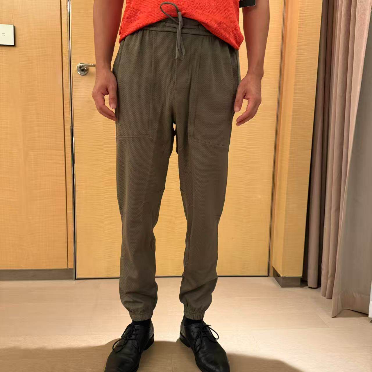 lululemon relaxed fit train jogger 男士运动休闲卫裤