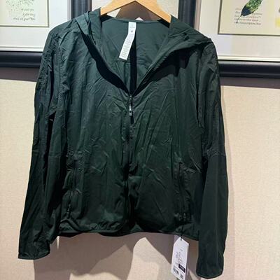 lululemon breathable lightweight training jacket 女士外套
