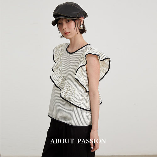 About Passion · 双色荷叶袖口条纹圆领上衣