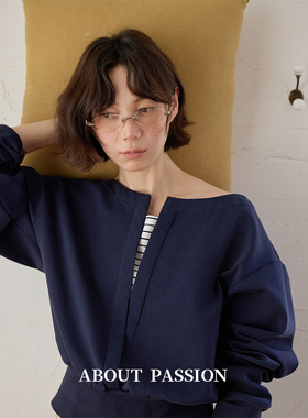 About Passion · V领内置条纹肌理短款卫衣