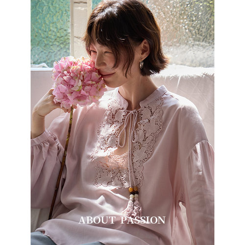 About Passion · 设计感蕾丝拼接绑带衬衫