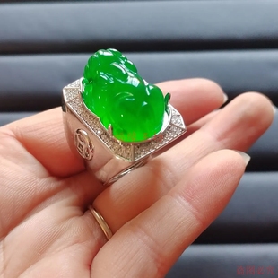 新款精品祖母绿镶嵌男士貔貅戒指霸气超大绿色玉石蛋面款戒指男款