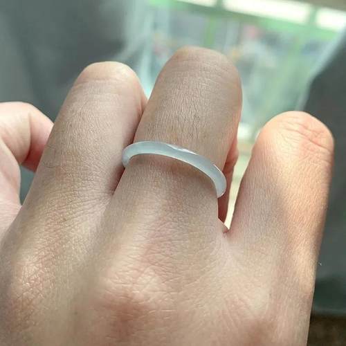 浅蓝色蓝水细条翡翠戒指素圈指环