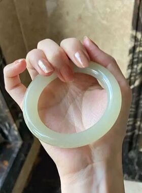 蒙料青白玉胖圆条晴水绿女士手镯