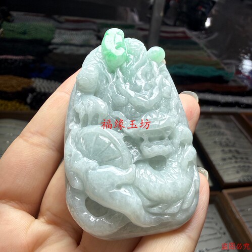 缅甸翡翠A货龙头雕刻吊坠