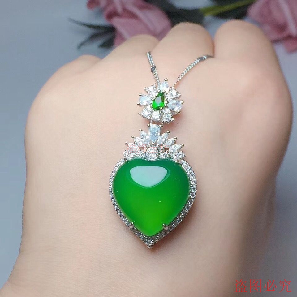 天然玉石玉髓心形吊坠挂件