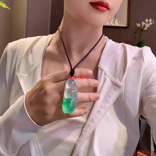 缅甸翡翠四季豆福豆吊坠飘绿