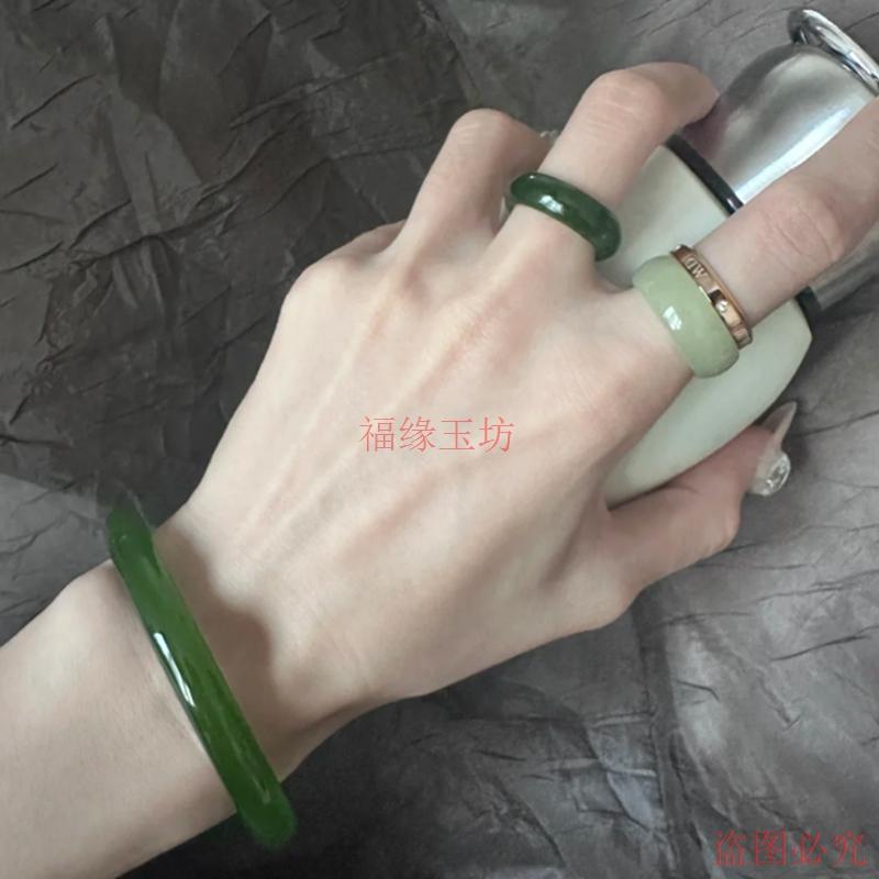 精品和田玉色碧玉细圆条叮当手镯少女款和田玉色细条玉镯菠菜绿色