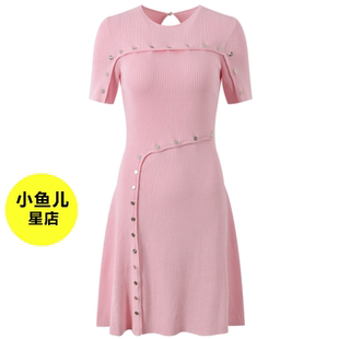 高端法式浪漫名媛气质优雅收腰显瘦设计感金扣罗纹粉色针织连衣裙