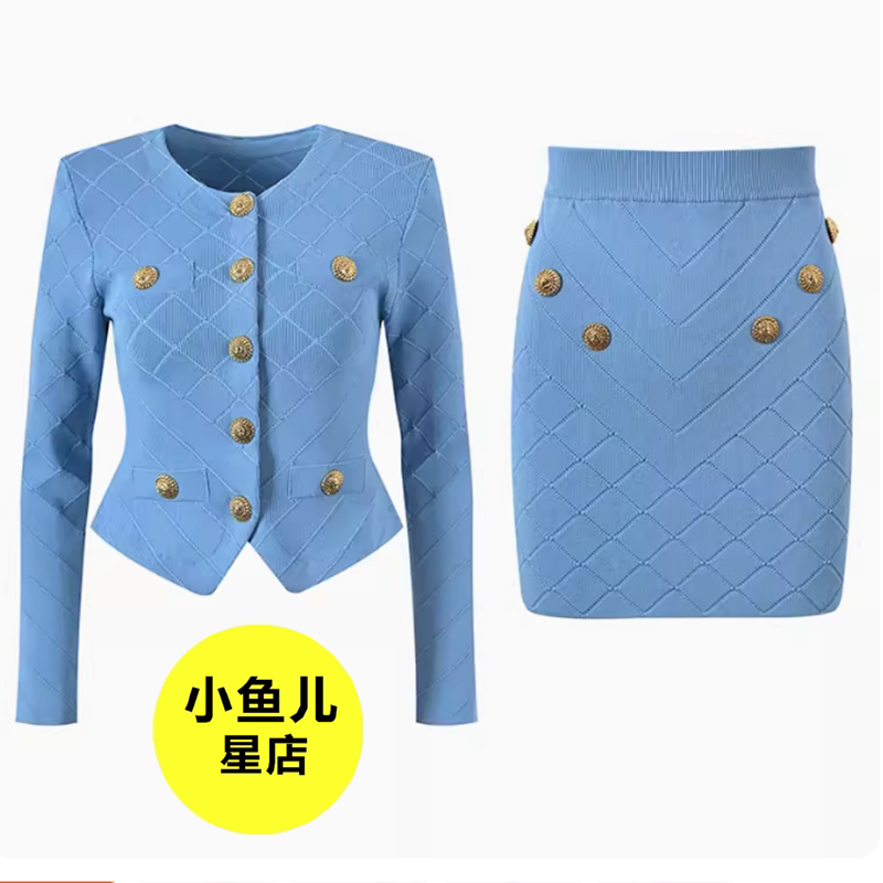 金扣针织短开衫背心短裙