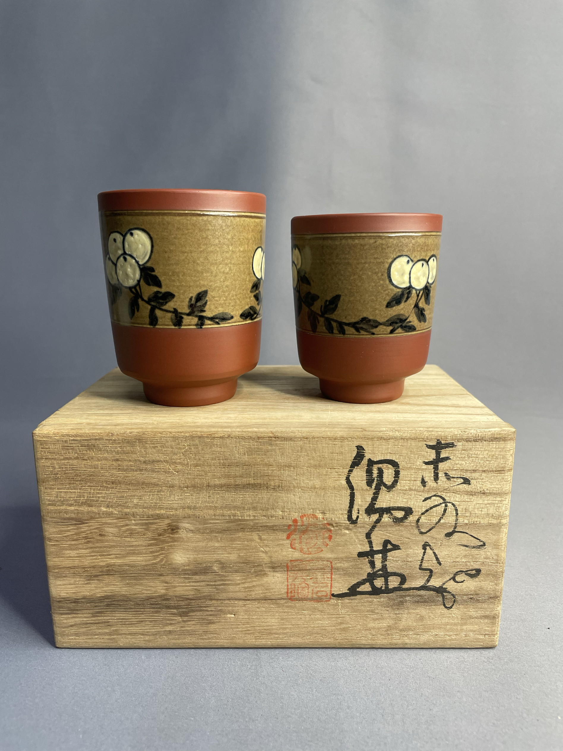 日本进口瓷器全新正品无名异烧伊藤赤水作手绘夫妻杯茶杯汤吞