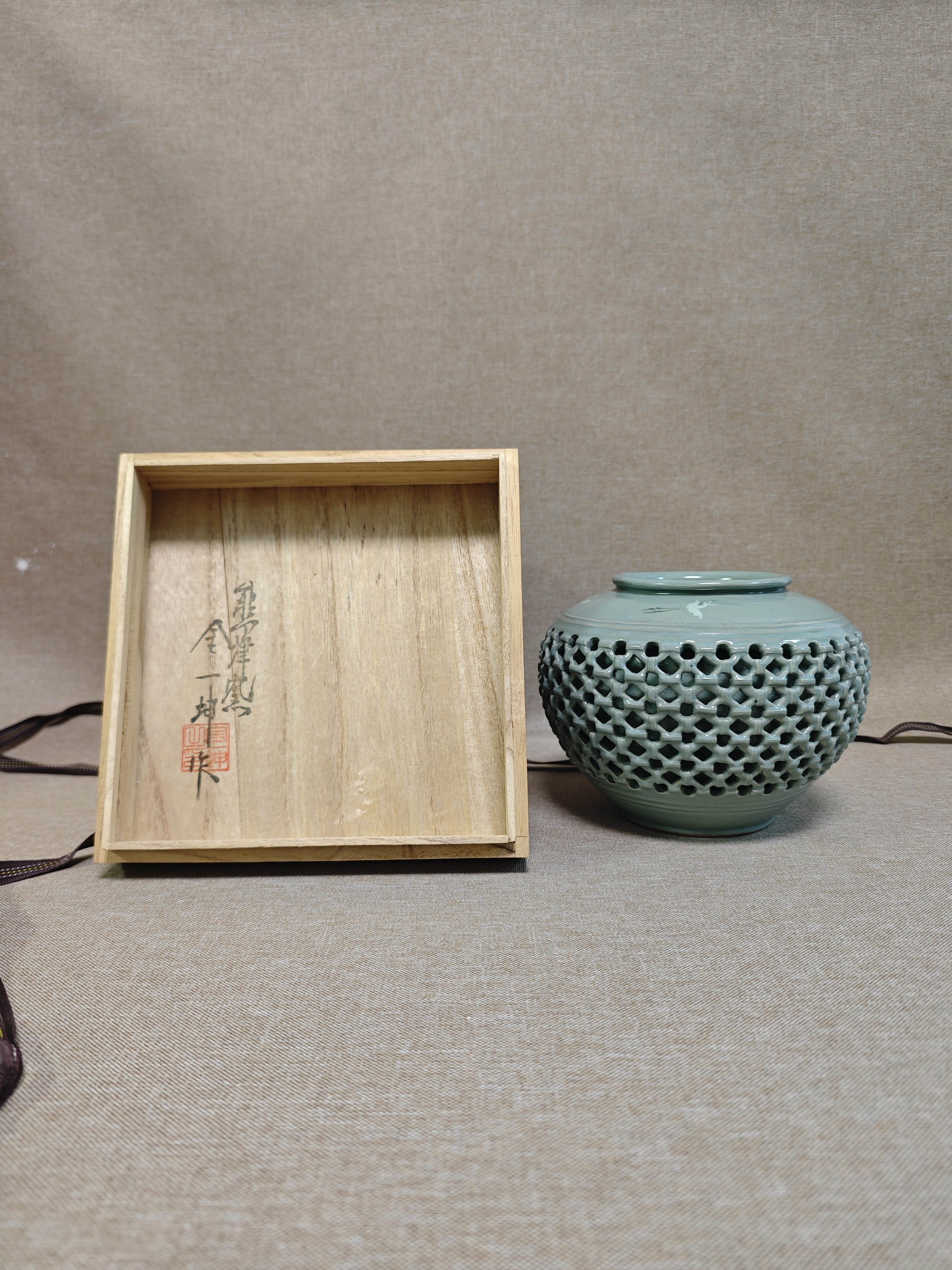 日本进口瓷器全新正品高丽青瓷花瓶熊津窑双层镂空花瓶花器花罐