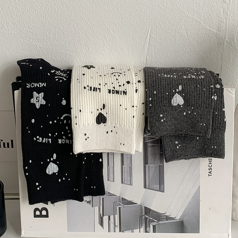 【3双装】以微笑细节诠释独特穿搭个性灰色系中筒涂鸦双针堆堆图片
