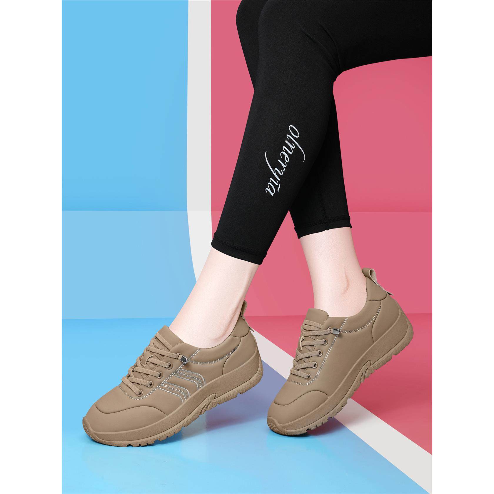 软底中年妈妈平底低帮女皮鞋2025春秋单鞋舒适不累脚运动鞋休闲鞋