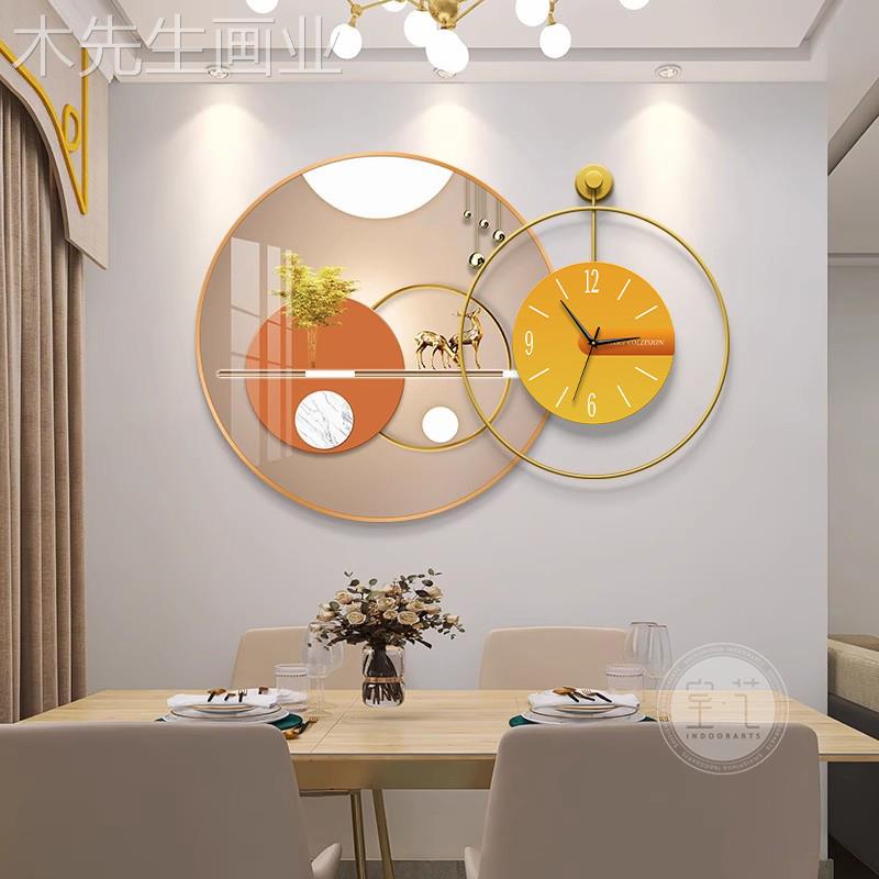 现代轻奢餐厅装饰画高档餐桌背景墙壁画厨房带钟画饭厅墙圆形挂画图片
