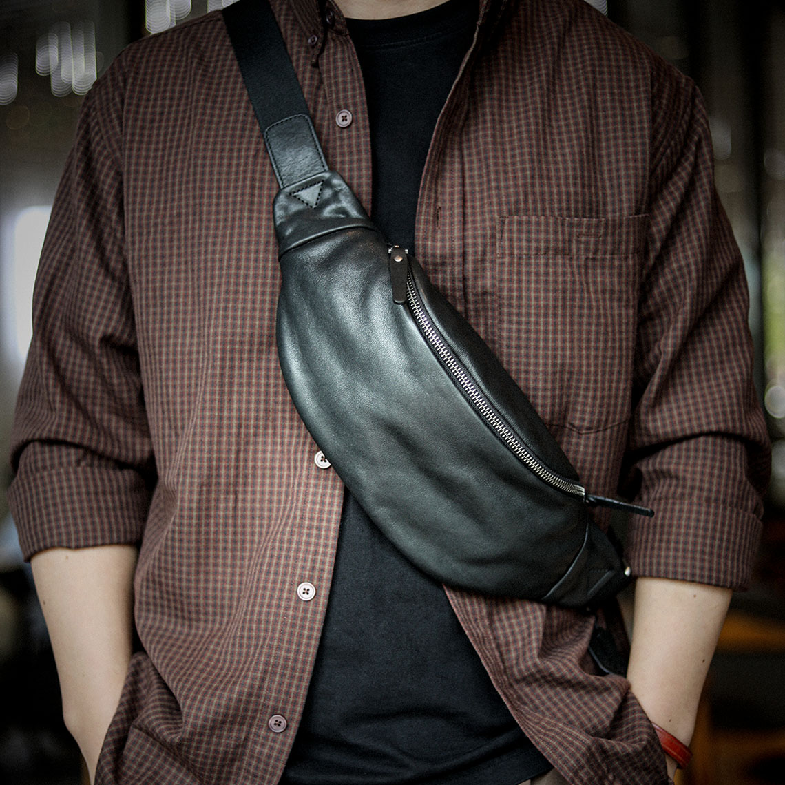 松弛感休闲胸包斜跨包真皮软背包