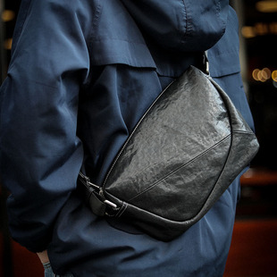 佐也原创男士 斜挎包大容量小众几何拼接休闲胸前背包 真皮胸包个性