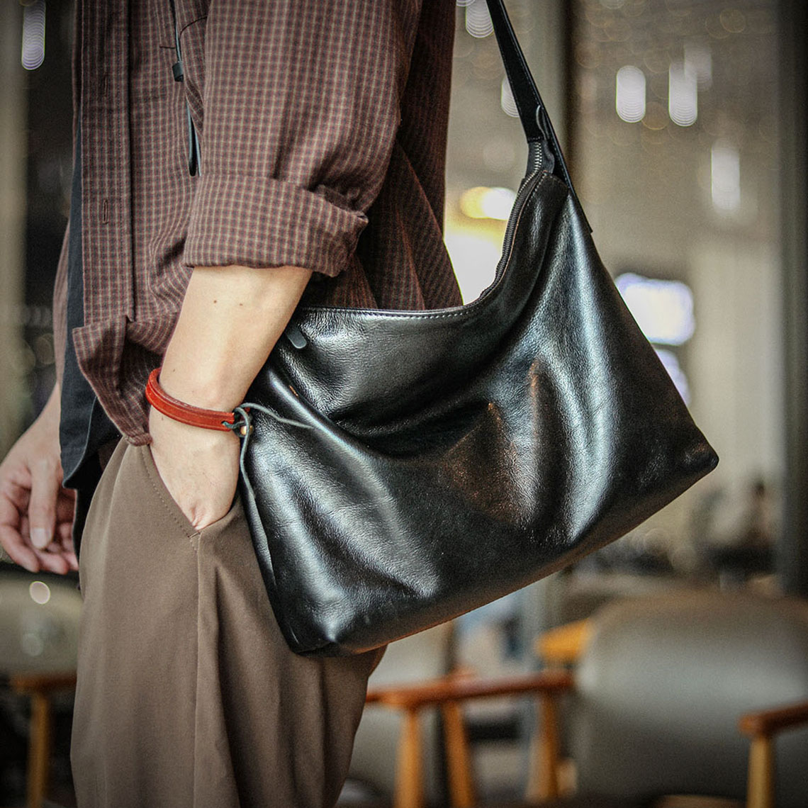 单肩斜挎大容量HOBO包软牛皮包包