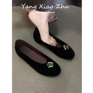 羊皮版~设计感圆头金属装饰单鞋女2026新款一脚蹬通勤百搭平底鞋