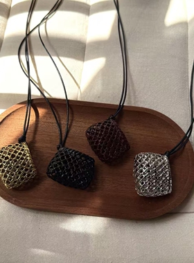 时尚休闲风编织包包吊坠项链女轻奢高级潮流小众设计感毛衣链新款