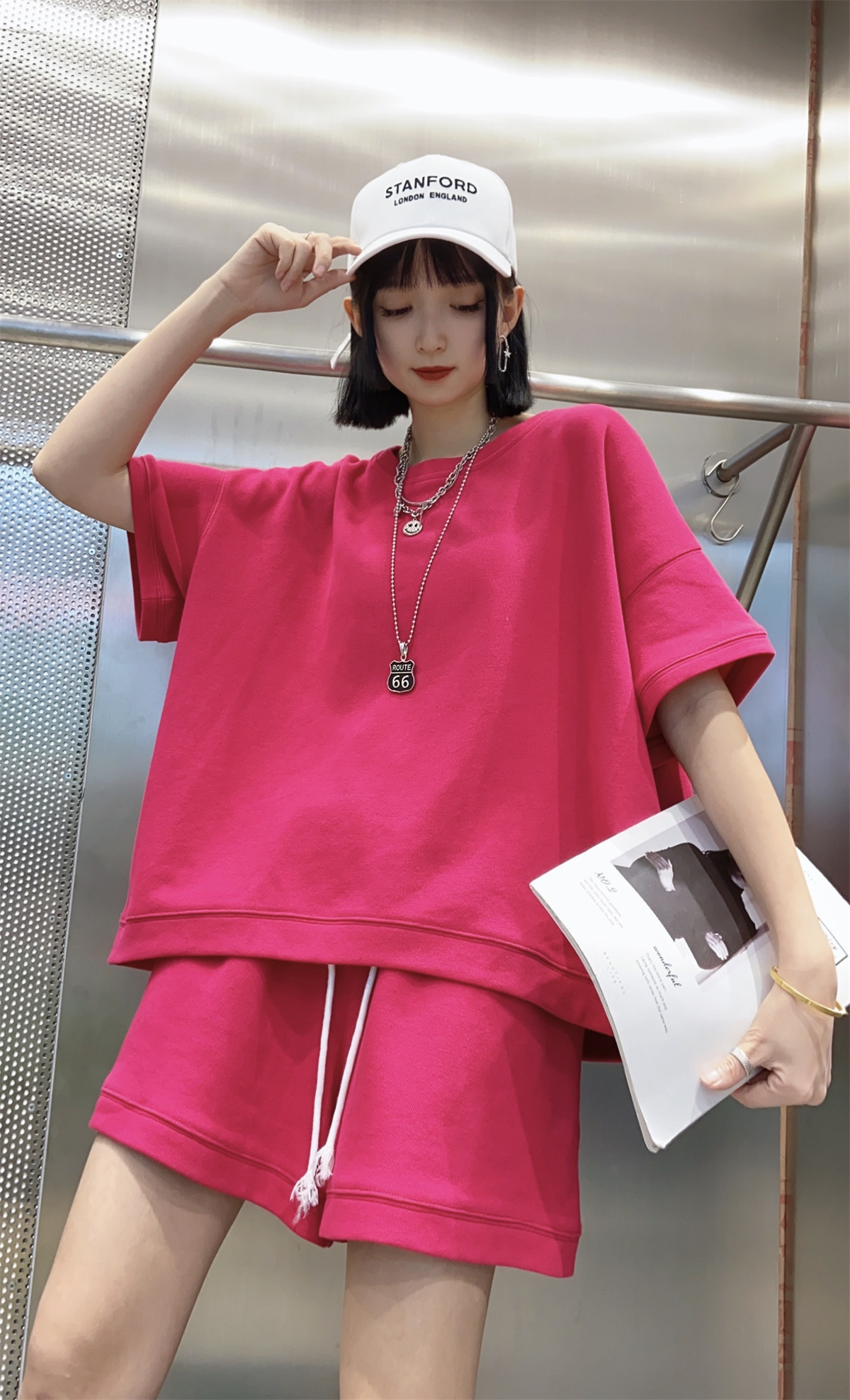 여성을위한 캐주얼 패션 정장 여름 대형 느슨한 다목적 반팔 티셔츠 하이 웨이스트 슬림 스포츠 반바지 2 피스 세트