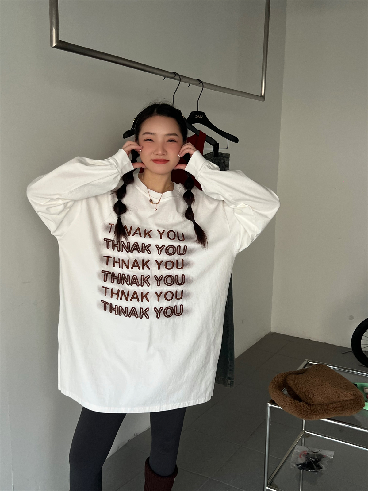 时尚刺绣亮片开叉长袖打底t恤女