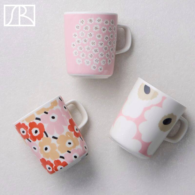 芬兰Marimekko 26年日本限定粉橘小花樱花团陶瓷马克杯手握杯盘子