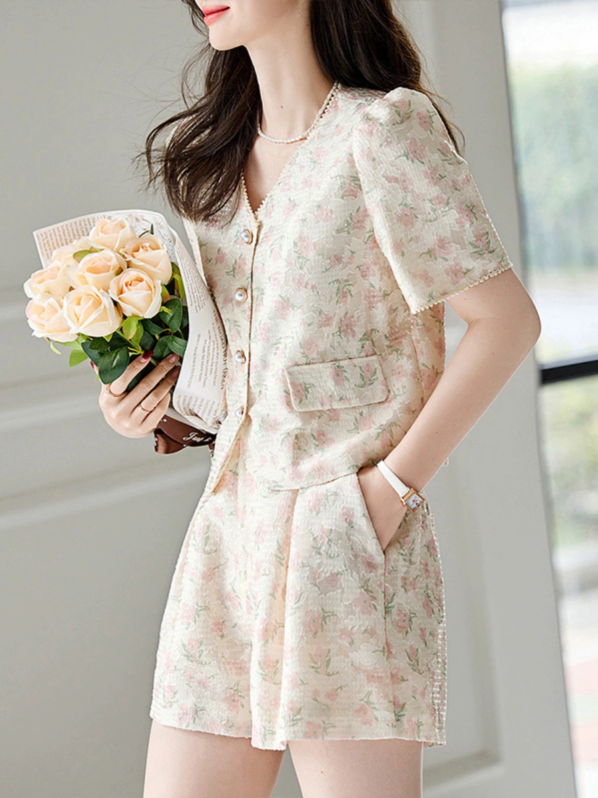 V领印花小香风夏季套装女时髦洋气2024新款碎花短裤短袖两件套潮,女装/女士精品,时尚套装,淘宝优惠券,粉丝福利购,淘宝优惠卷