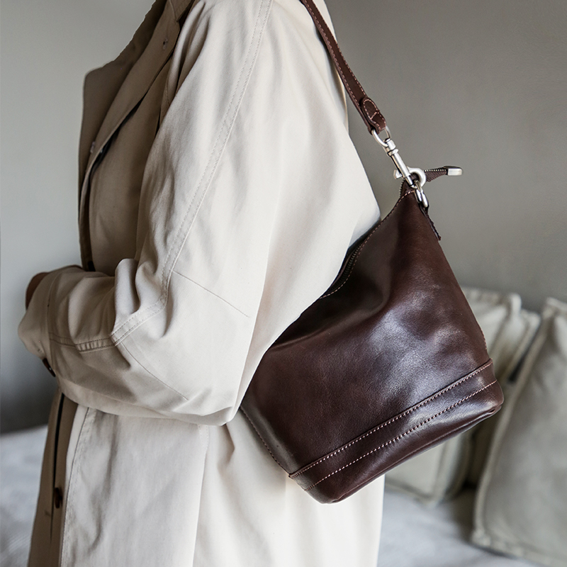 2025新款头层植鞣牛皮水桶包