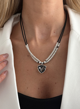 镶钻吊坠皮蜡线项链女 2026春夏新潮时尚优雅网红写真拍照锁骨链