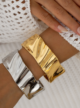 不规则折叠褶皱弹簧式手镯女2025春潮小众设计网红气质旅拍配饰品