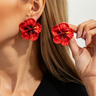 时尚 新款 夸张设计感街拍饰品潮人 2026春季 金属滴油花朵耳钉女
