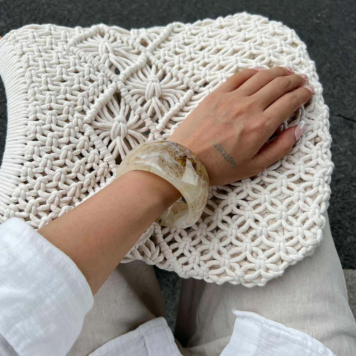 不规则宽版晕染树脂手镯女欧美新潮嘻哈时尚大气舞台搭配服装饰品